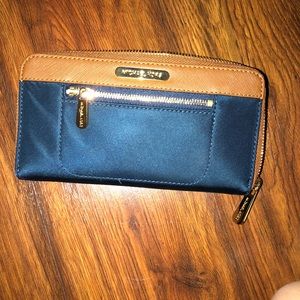 Michael kors wallet